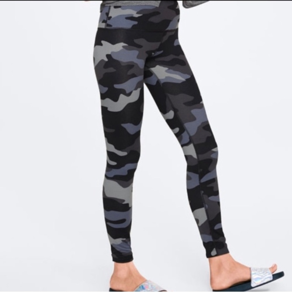 VS Pink Ultimate Black/Gray Camouflage Leggings